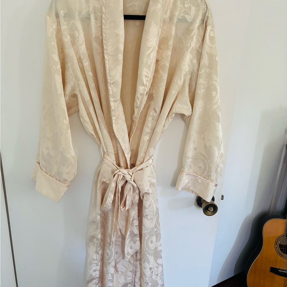 Victoria’s Secret Satin Floral Jacquard Robe – Champagne Blush – Size S/M